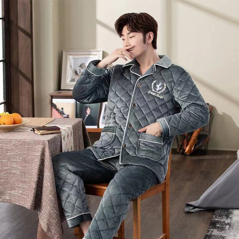 普宁流沙俏曼茵服装店